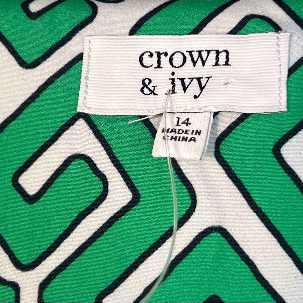 Crown & Ivy Green Geometric Shift Bell Sleeve 14 - Picture 7 of 8